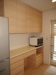 所沢市オーダー家具食器棚 木目調。オーダー家具。オーダー食器棚【210】