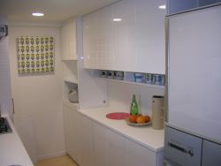 川崎市白鏡面のオーダーカップボード 高津区マンション、白鏡面のオーダー食器棚